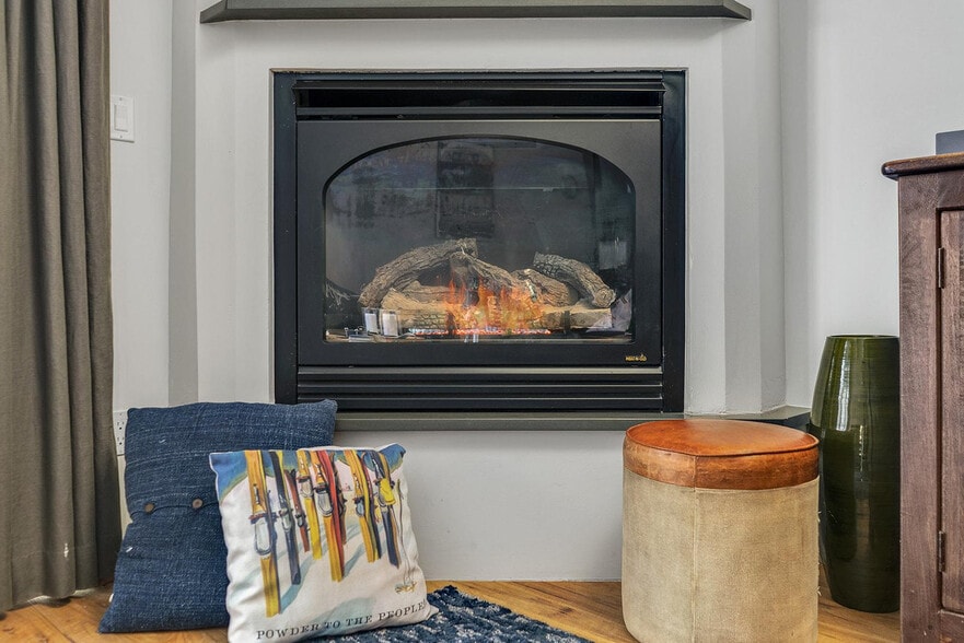 Building Photo - 450 S Pine St