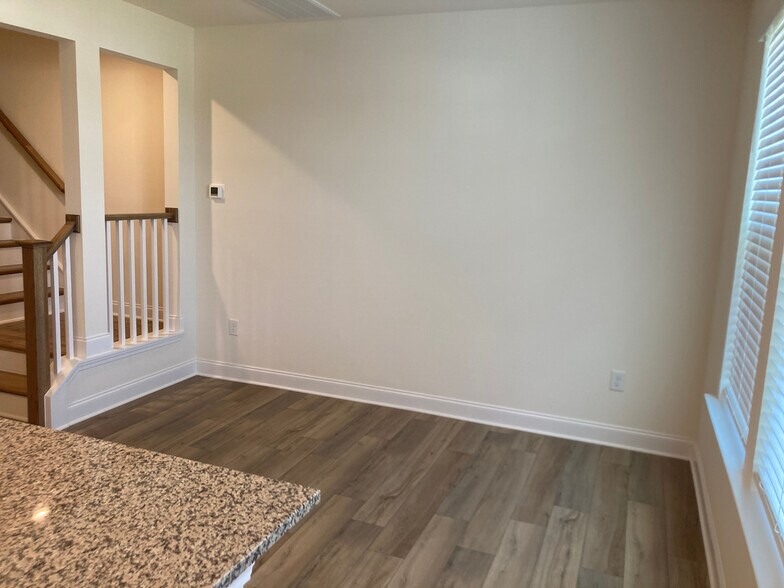 Building Photo - Room in Townhome on Caddis Bnd