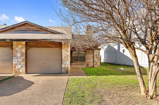 Building Photo - 1303 Conway Dr