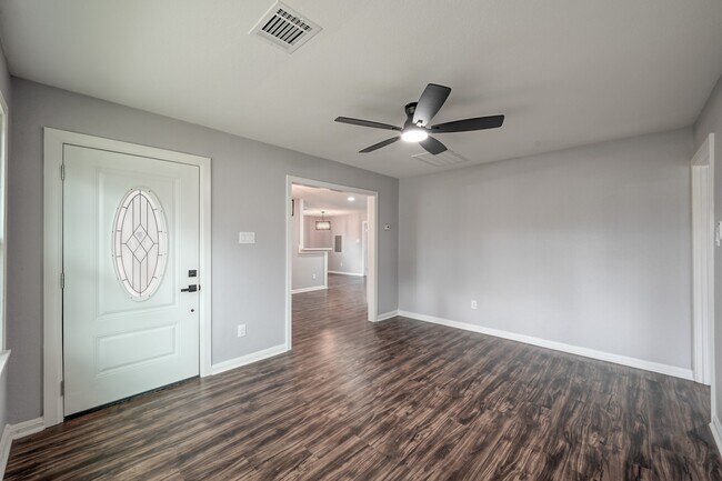 Building Photo - 513 Barkley St