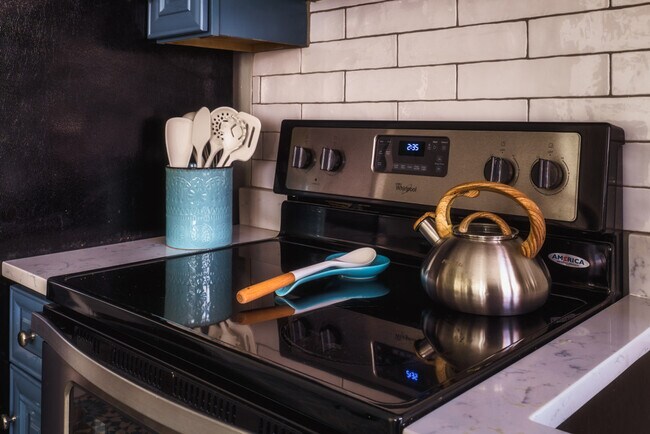 Building Photo - 715 Grandin Rd