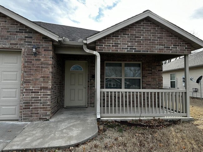 Building Photo - 822 15th St