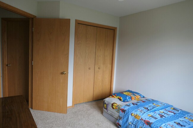Building Photo - 888 Harper Dr