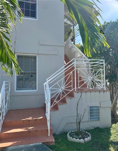 Building Photo - 430 76th St