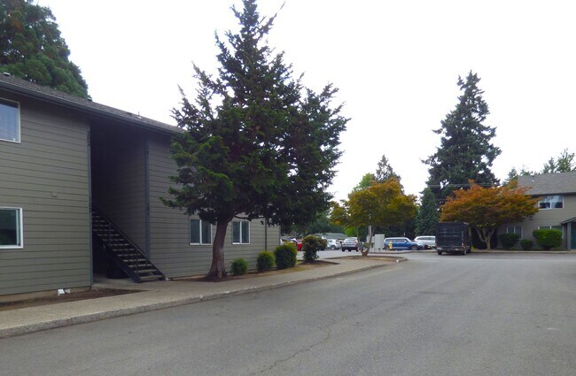 Building Photo - Rent Special: 1/2 Off First Full Months Rent!! Ground Level Unit