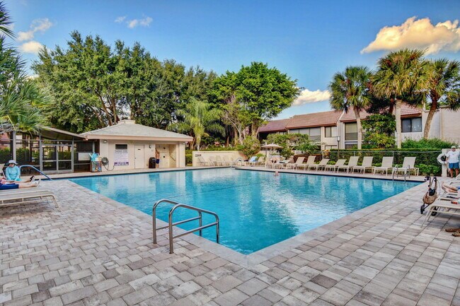 Building Photo - 5560 Fairway Park Dr