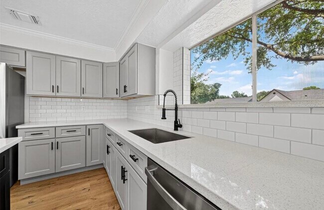 Building Photo - 15415 Swan Creek Dr