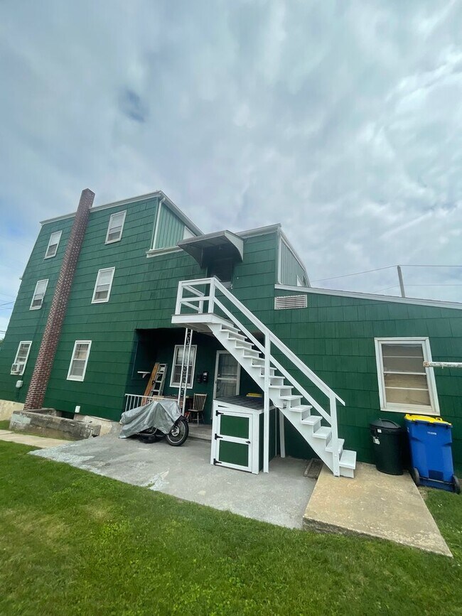 Building Photo - 333 Spruce St
