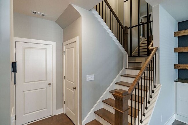 Building Photo - 38 Auburn Wds Dr