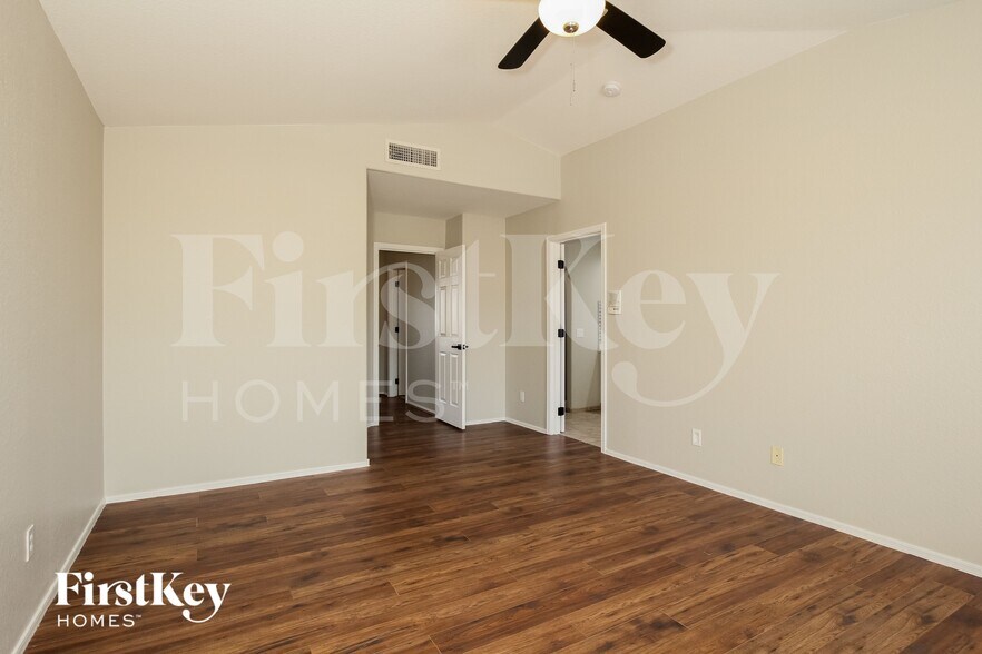 Building Photo - 12183 N New Dawn Ave