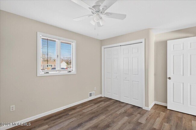 Building Photo - 8 View Dr