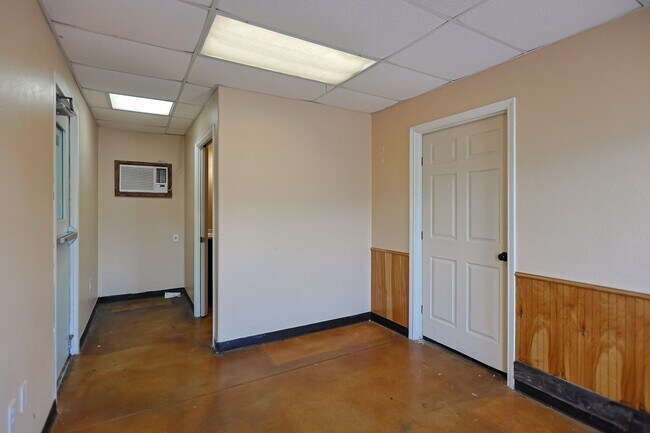 Building Photo - 23063 Texas 46STE 2-3