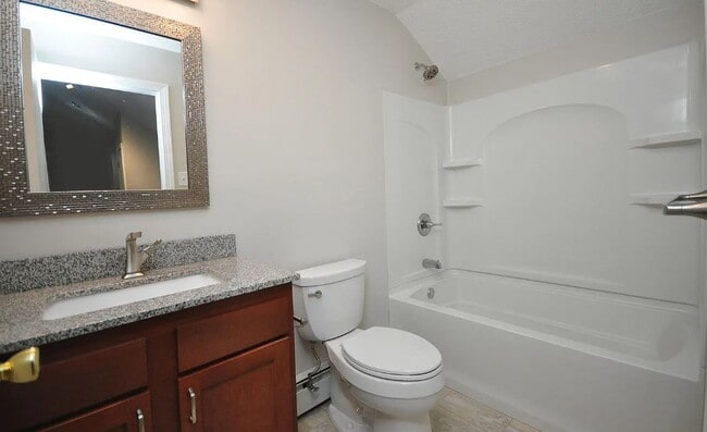 Building Photo - 1700 Farmington Ave