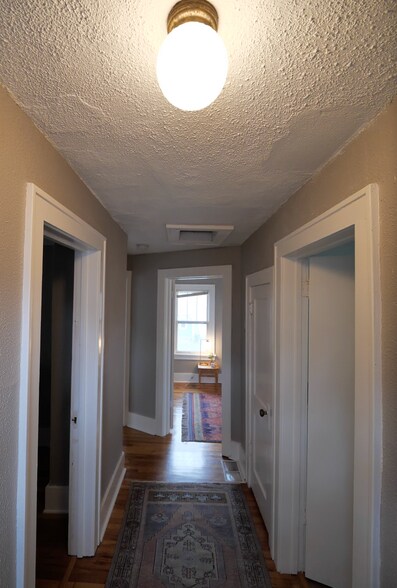 Building Photo - 429 7th St SW