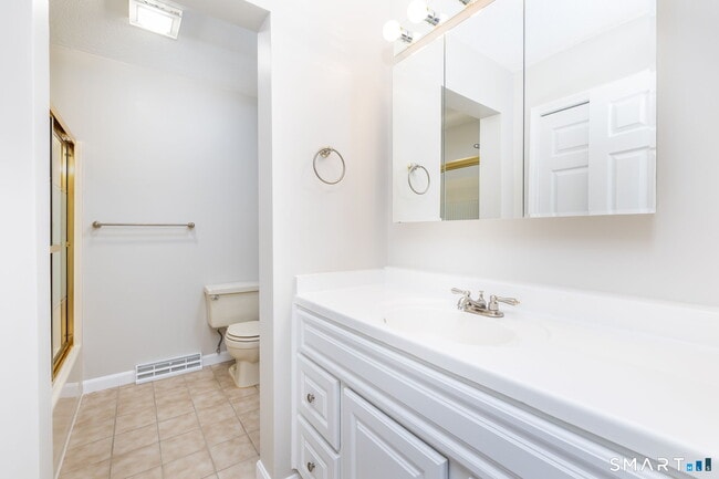 Building Photo - 2 The Hamlet