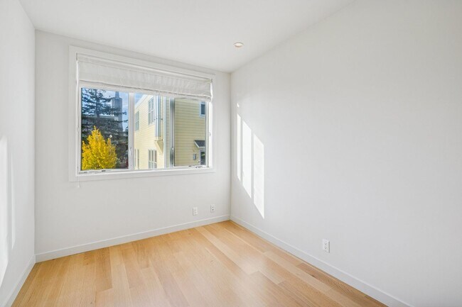 Building Photo - 19 Alta St