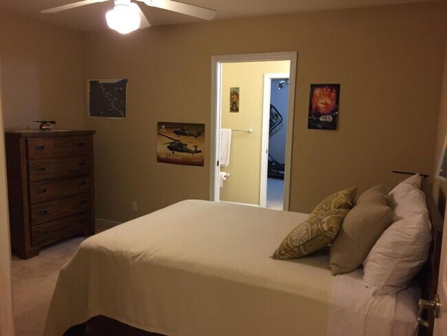 Building Photo - 14044 Aster Ave