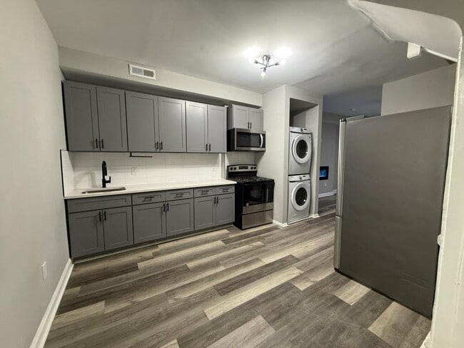 Building Photo - 5340 Maple Ave