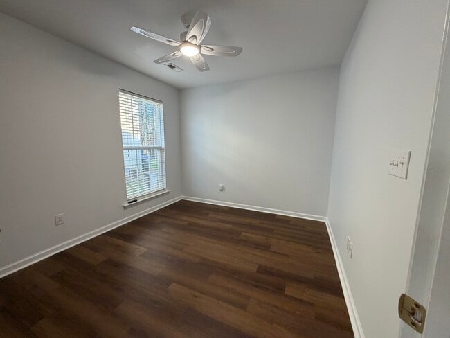 Building Photo - 1863 New Castle Dr