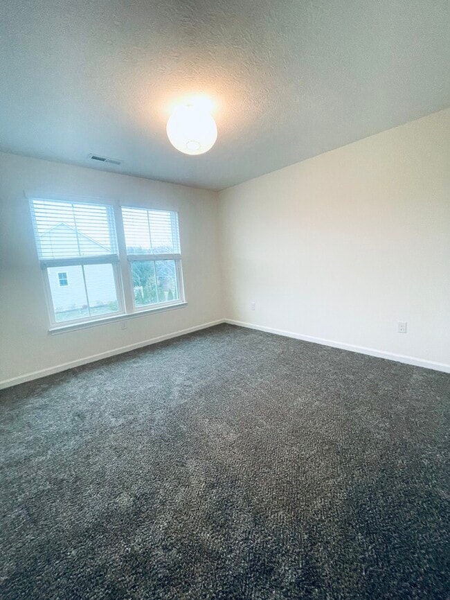 Building Photo - Beautiful 3BR 2.5BA Home w/ Pool & Fitness Access• In-Unit Laundry • Deck in Dublin