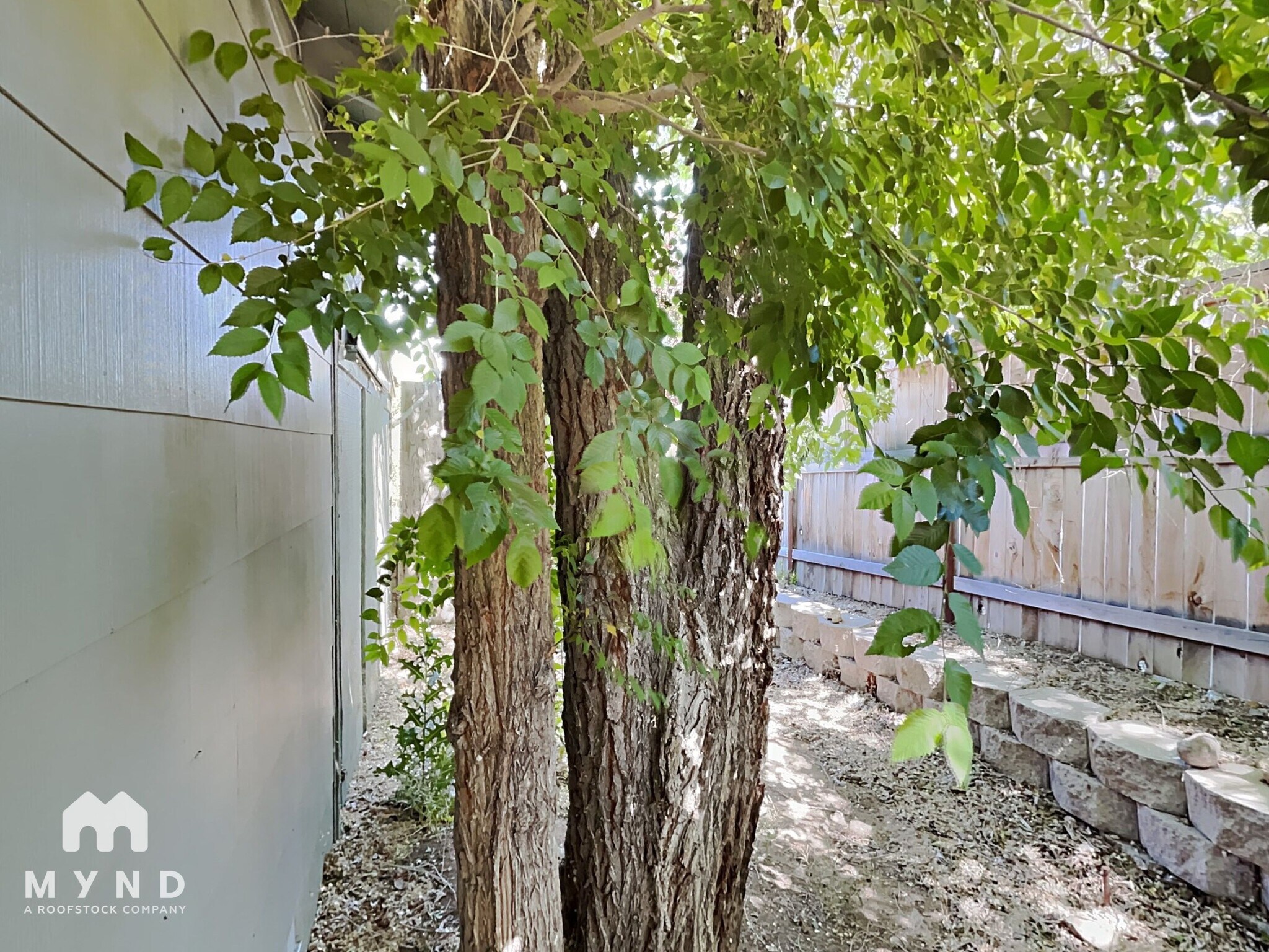 Building Photo - 220 Hillcrest Dr