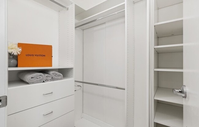 Building Photo - 425 W Beech St