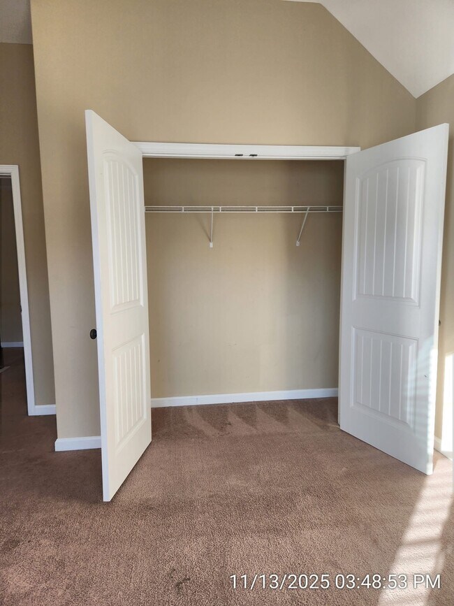 Building Photo - 641 Red Oak Ln