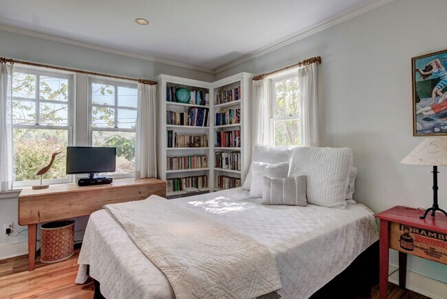 Building Photo - 69 Fresh Pond Rd