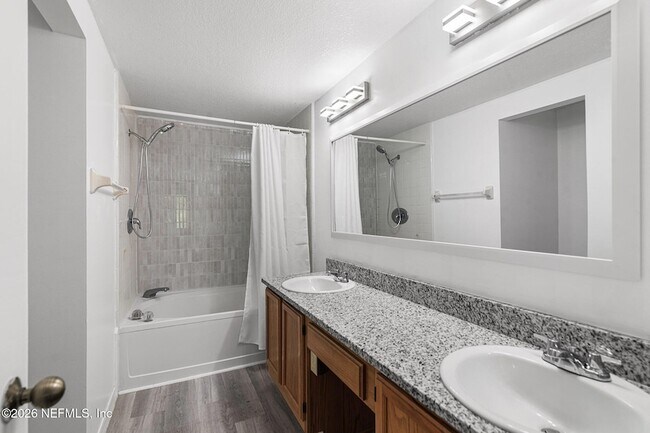 Building Photo - 330 Sunrise Cir