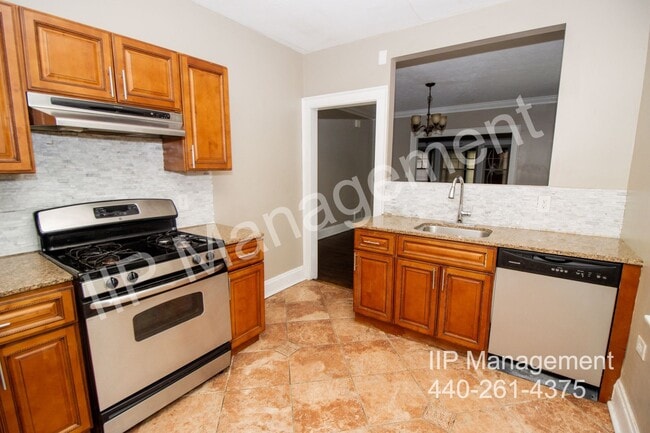 Building Photo - 18506 Chagrin Blvd