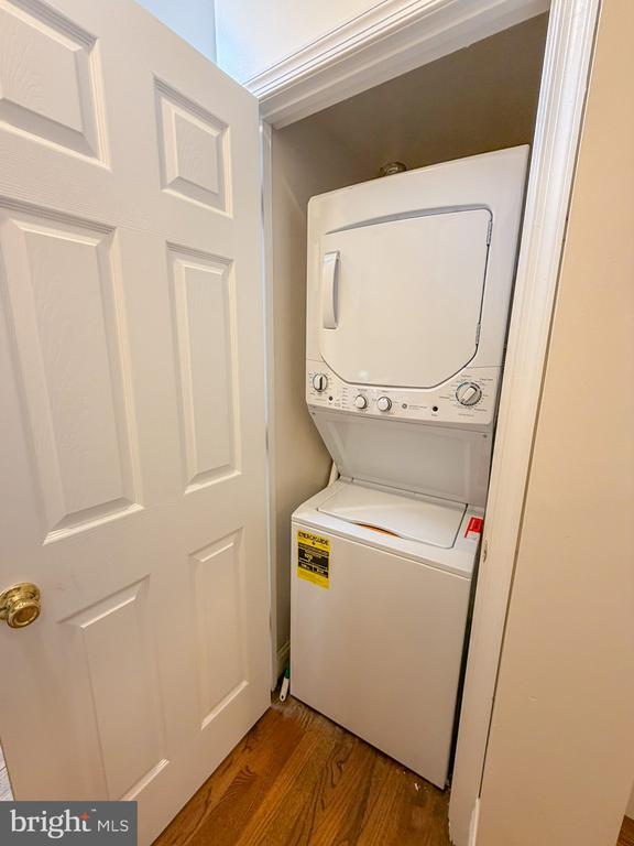 Building Photo - 318 11th St SE