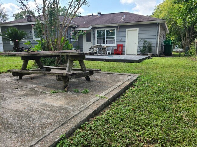 Building Photo - 6742 Feldspar St