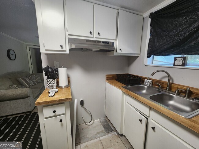 Building Photo - 917 Oakview Ave