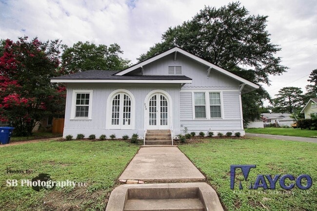 Building Photo - 3 bedroom 2 bath in Highland neighborhood,...