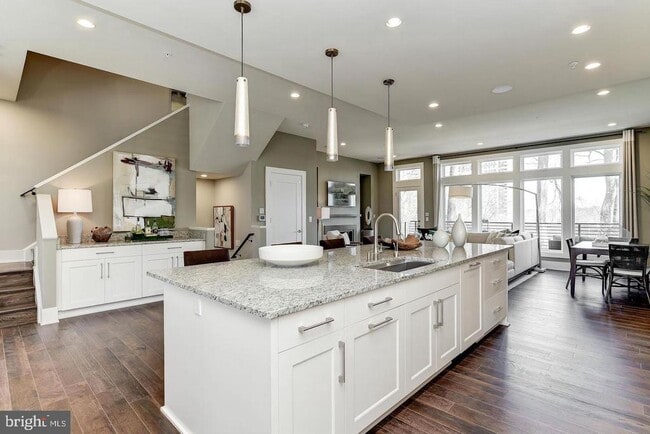 Building Photo - 5318 Merriam St