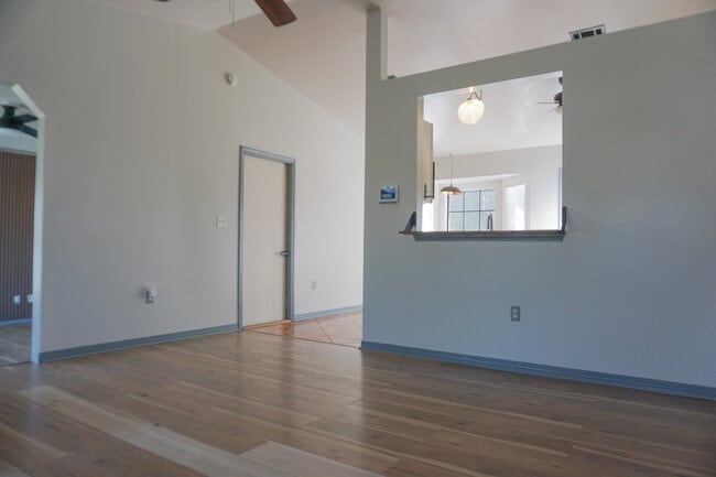 Building Photo - 6 Flora Cove