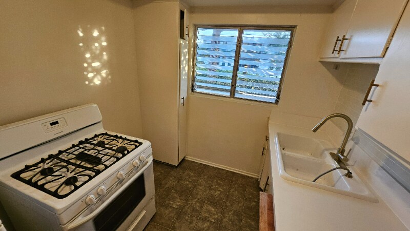 Building Photo - 8315 Clinton Ave