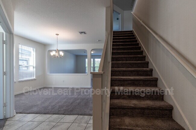 Building Photo - 308 Rustic Springs