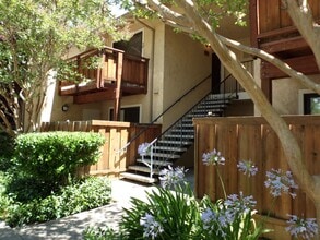 Building Photo - Now leasing beautiful one bedroom home!