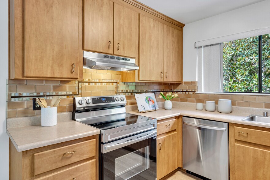 Building Photo - 39751 Bissy Cmn