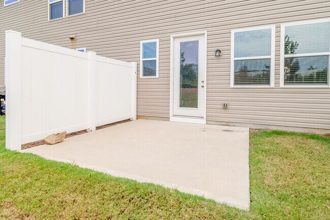 Building Photo - Modern Comfort, Effortless Living & Unbeatable Convenience in Northfield Crossing 3BR/2.5BA, 2 Ca...