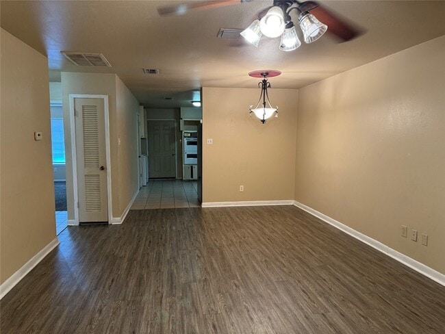 Building Photo - 609 Sunset Ln