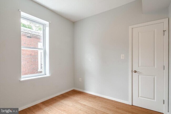 Building Photo - 5035 Walton Ave