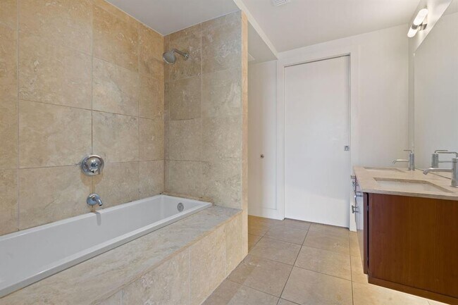 Building Photo - 210 Lee Barton Dr