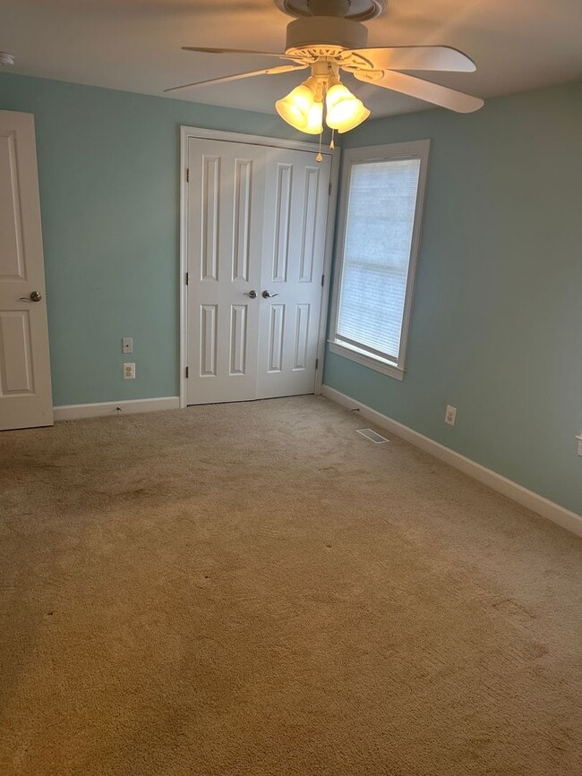 Building Photo - Potomac Chase Townhouse For Lease