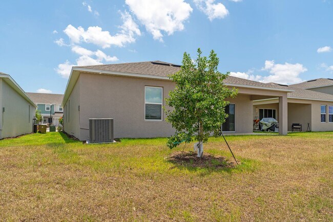 Building Photo - Almost New 4/3.5 Home with Waterview and 2...
