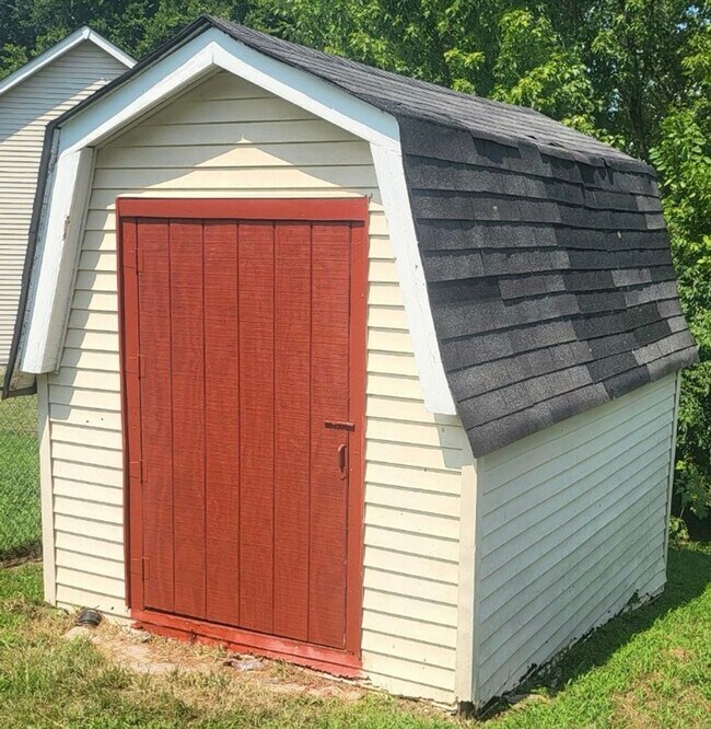 Building Photo - 1551 Ridgemont Dr