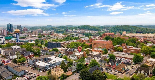 Building Photo - Live in the Heart of Fort Sanders | 1BR Condo Near UTK with Pool, Parking & City Views