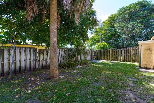 Building Photo - 8642 Sunset Dr