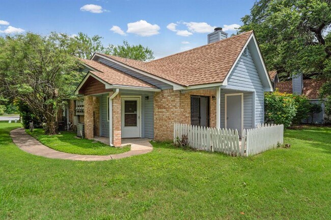 Building Photo - 1601 Faro Dr